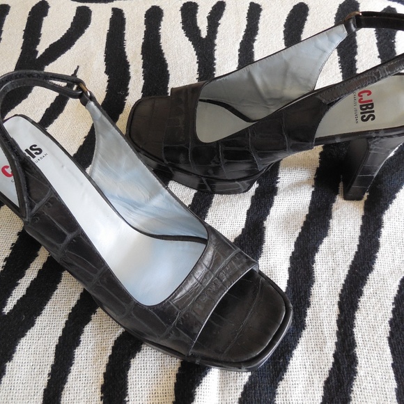 Charles Jourdan Black "Jagala Congo" 4" heels - Picture 3 of 8